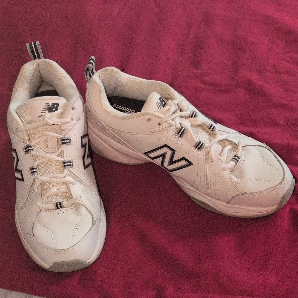 Men's New Balance White and Navy Athletic Shoes Size 9.5